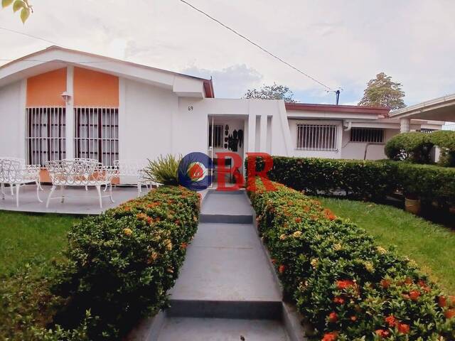 Venta en Los Robles - Managua